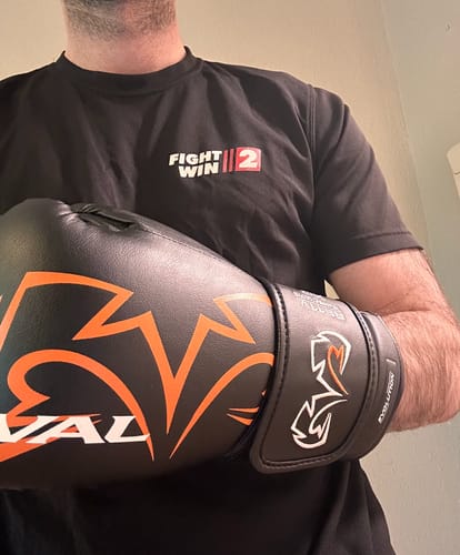 Fotorecensie van een klant over Bokshandschoenen Rival Evolution RS11V Sparring Black