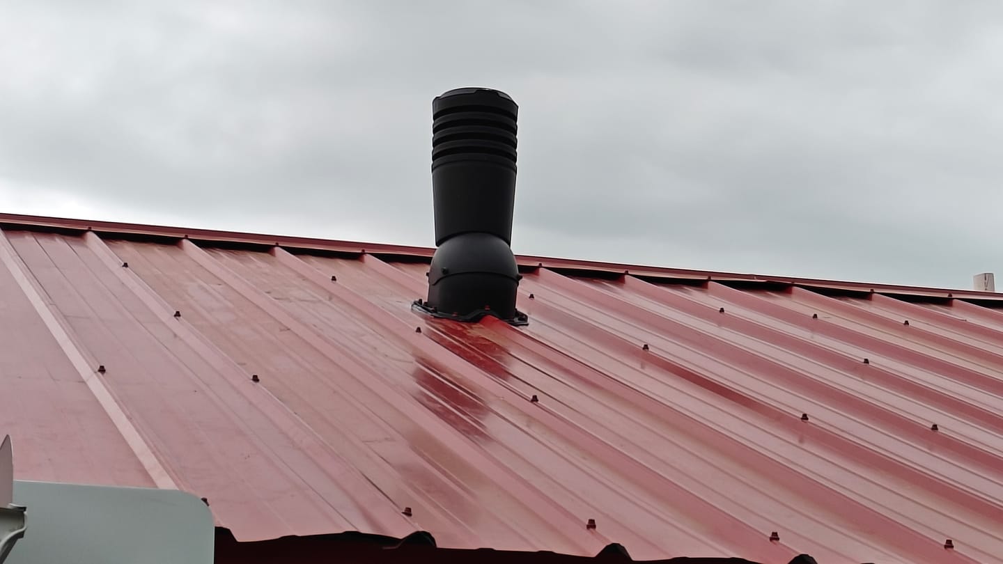 Customer photo review of Kitchen and bathroom roof vent Ivent ECO – Metal Rib Profile 1 ¼ inch