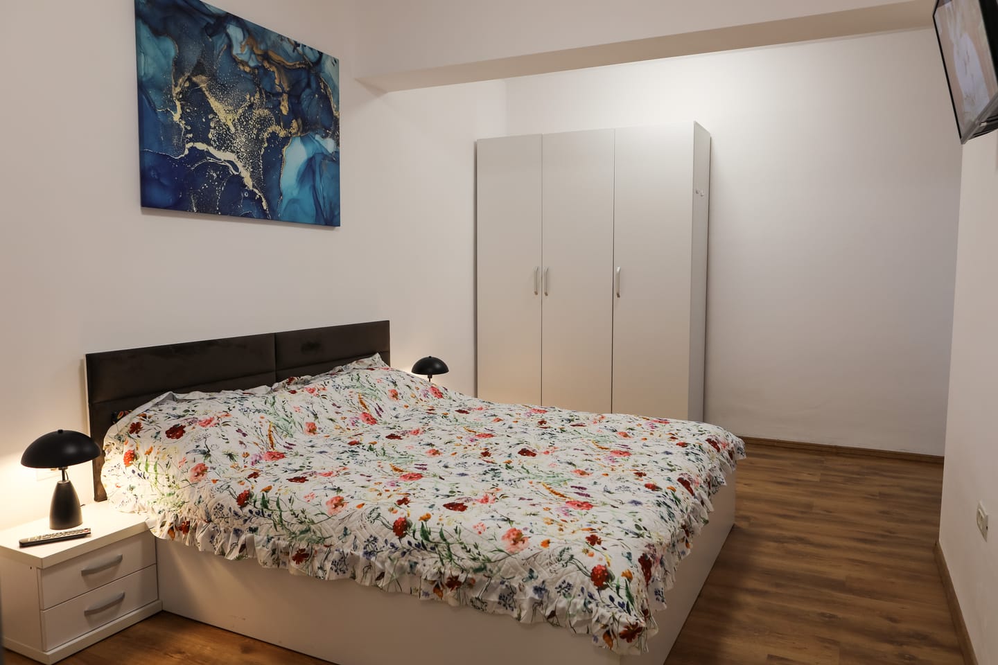 Customer photo review of Tablou Canvas Abstract Modern Design Interior Gresie Albastru Auriu Living Sau Dormitor Rama De Lemn De Calitate Superioară, WallDecor