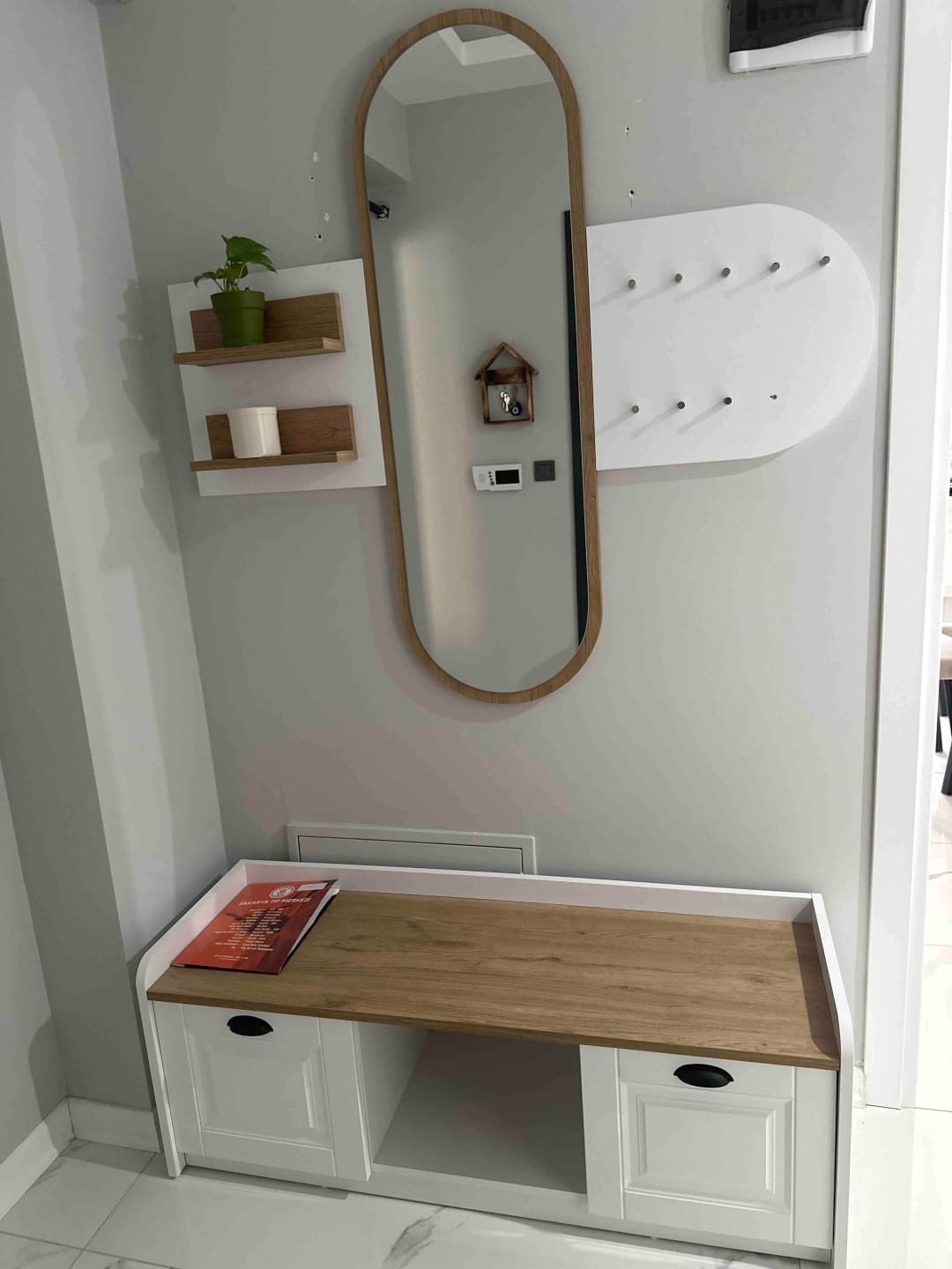 Customer photo review of Rani EE101 Aynalı Vestiyer Modern Portmanto Duvar Askısı Ayakkabılık Renk: Beyaz - S. Ceviz