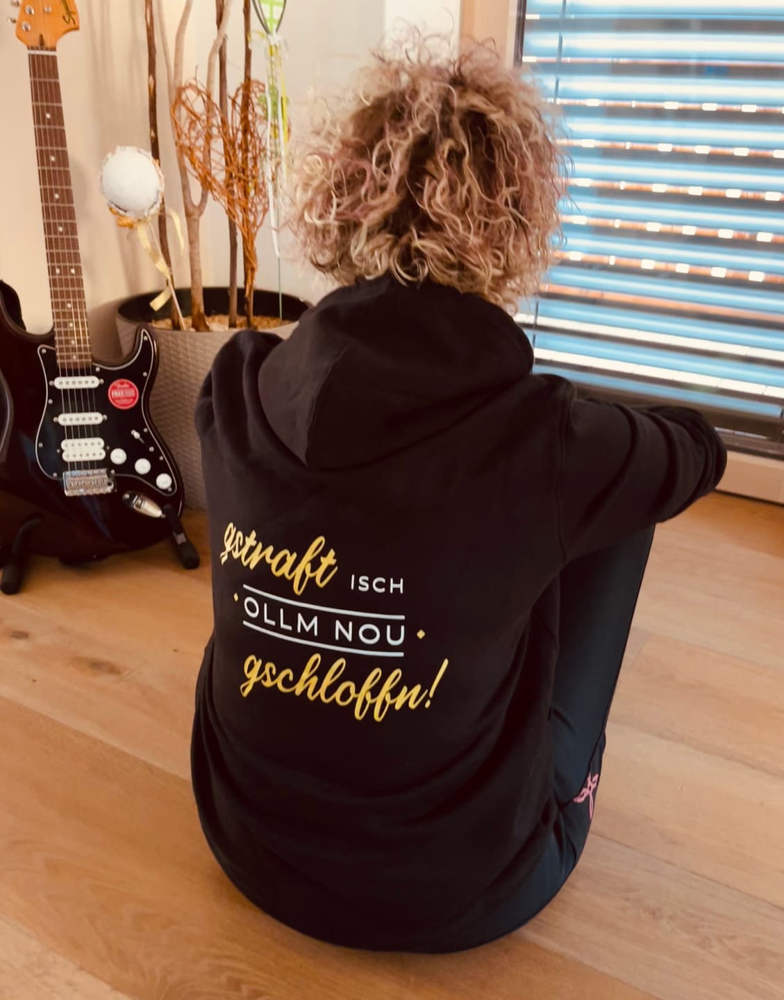 Customer photo review of Gstraft isch ollm nou gschloffn - Unisex Hoodie Premium