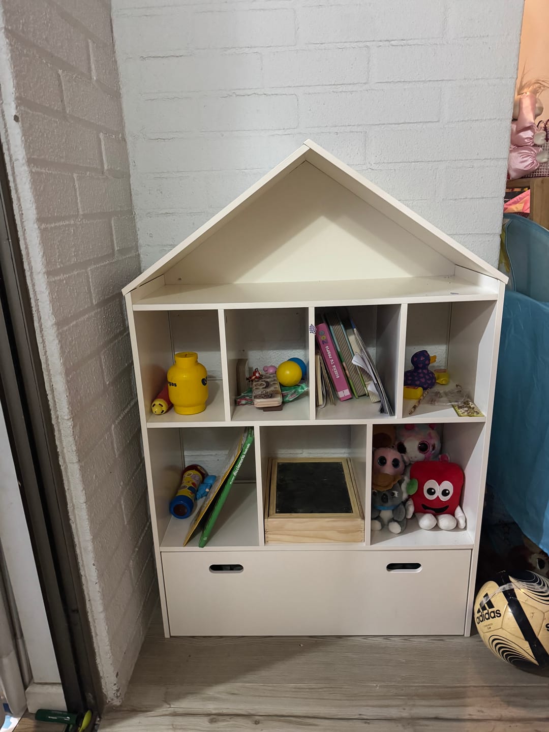 Customer photo review of Librero Infantil Casita Blanco