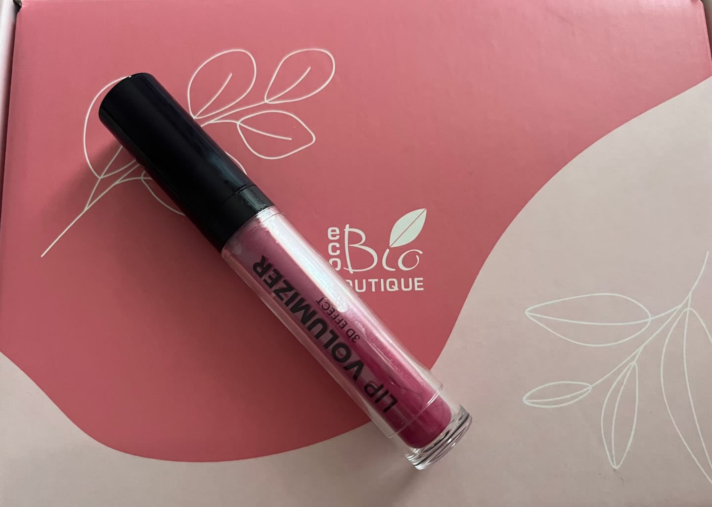 Customer photo review of Lip Volumizer - 3D Effect