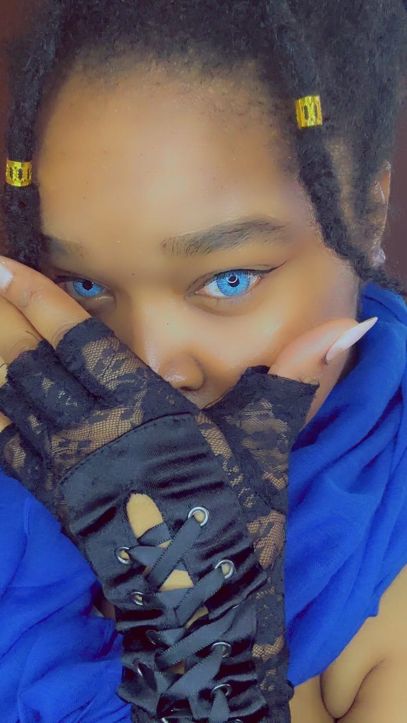Customer photo review of New York Blue Prescription Colored Contact Lenses
