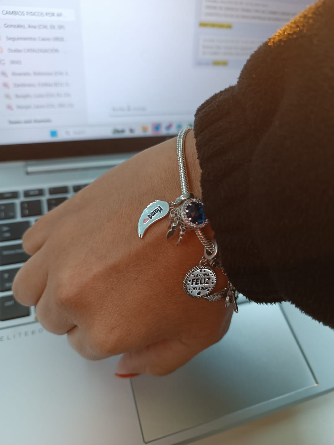 Customer photo review of Charm Alas de Ángel Mamá