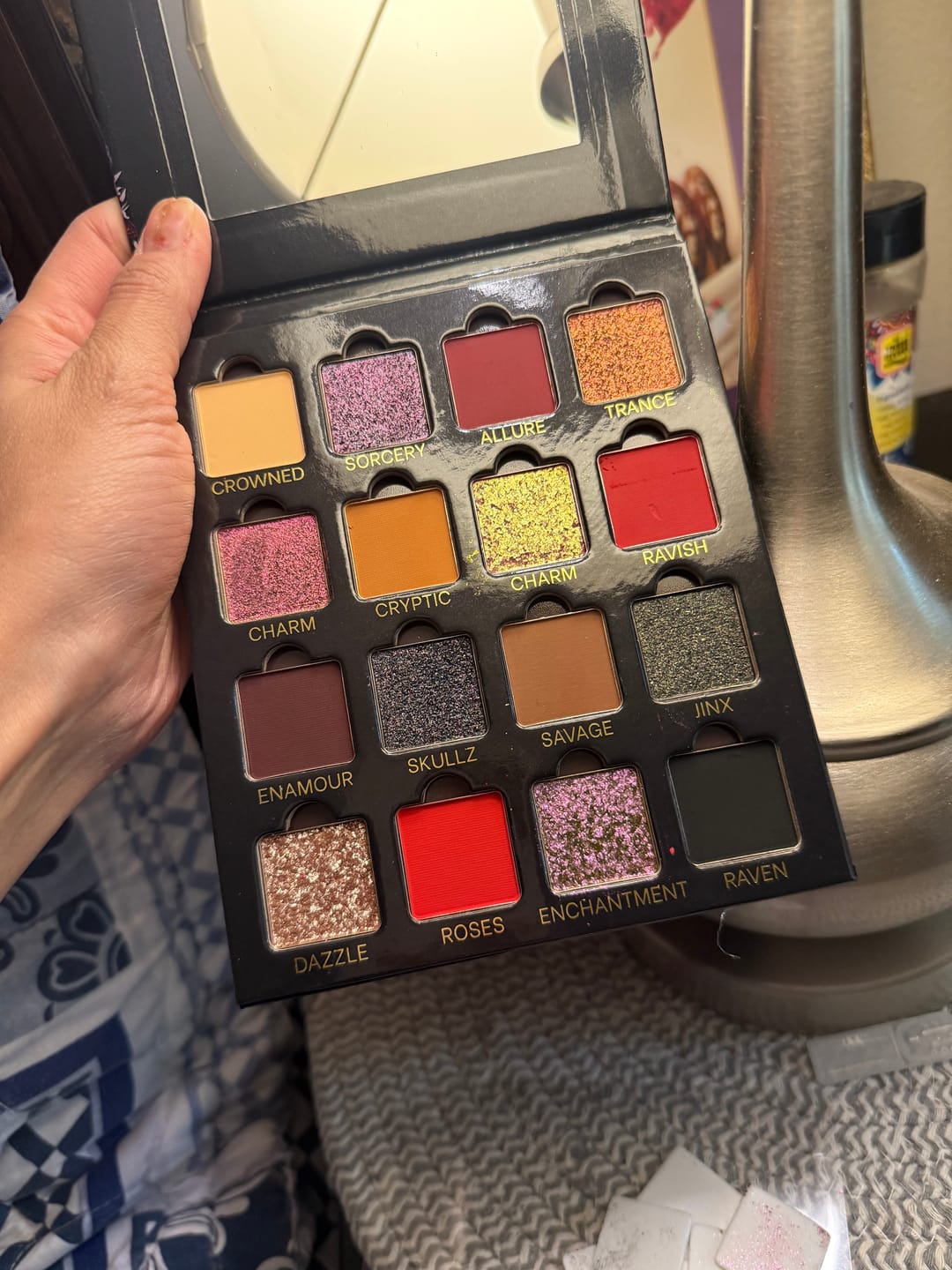 Customer photo review of Skullz & Roses Metallic Multichrome Eyeshadow Palette ( PRE ORDER )