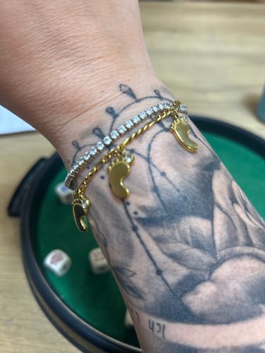 Customer photo review of Armband mit Babyfuß Anhängern