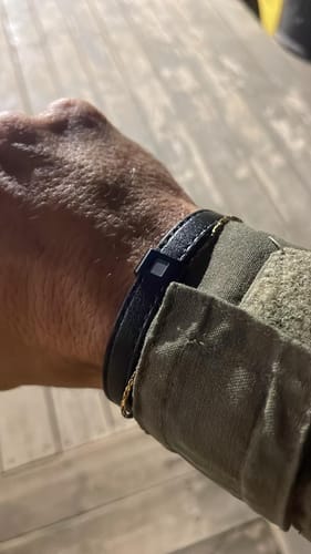 Customer photo review of צמיד עור - "All Black״