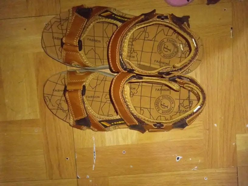 Customer photo review of 💯Summer Collection 💯Men's Orthopedic Leather Sandals – Breathable, Adjustable, Air Cushion