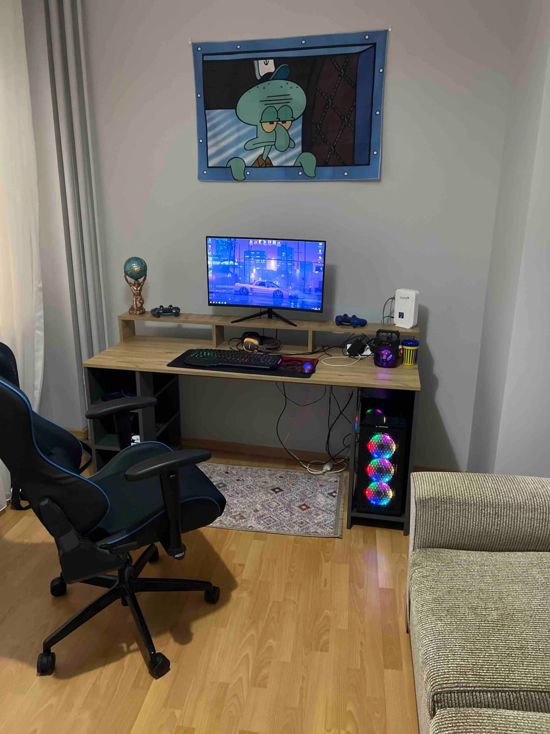 Customer photo review of Rani HA110 Raflı Oyuncu Bilgisayar Masası 160 Cm Çalışma Masası Sepet Ceviz - Antrasit