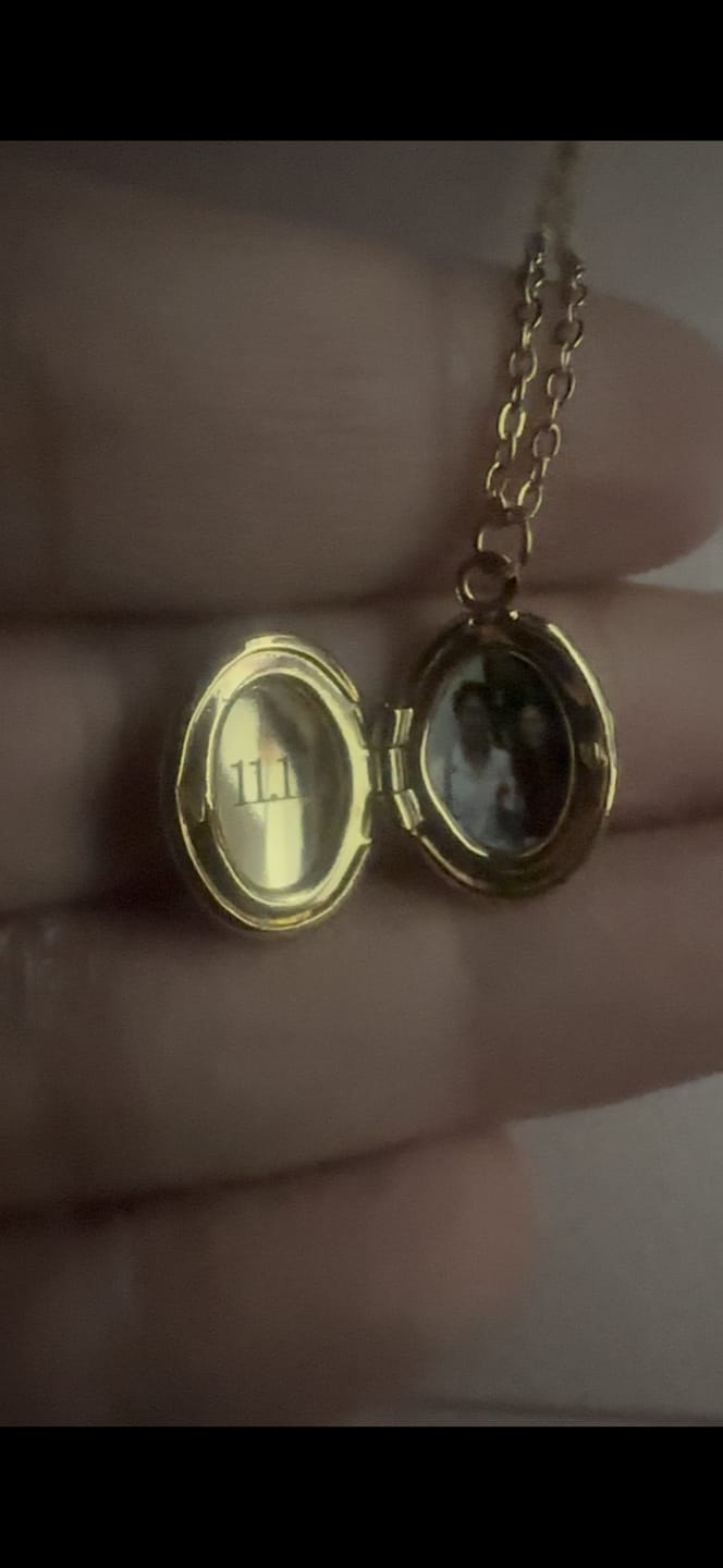 Customer photo review of PHOTO LOCKET NECKLACE *Free Printed Photo inside
