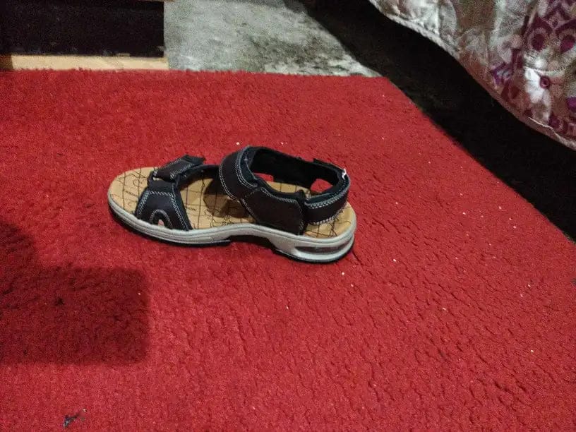 Customer photo review of 💯Summer Collection 💯Men's Orthopedic Leather Sandals – Breathable, Adjustable, Air Cushion