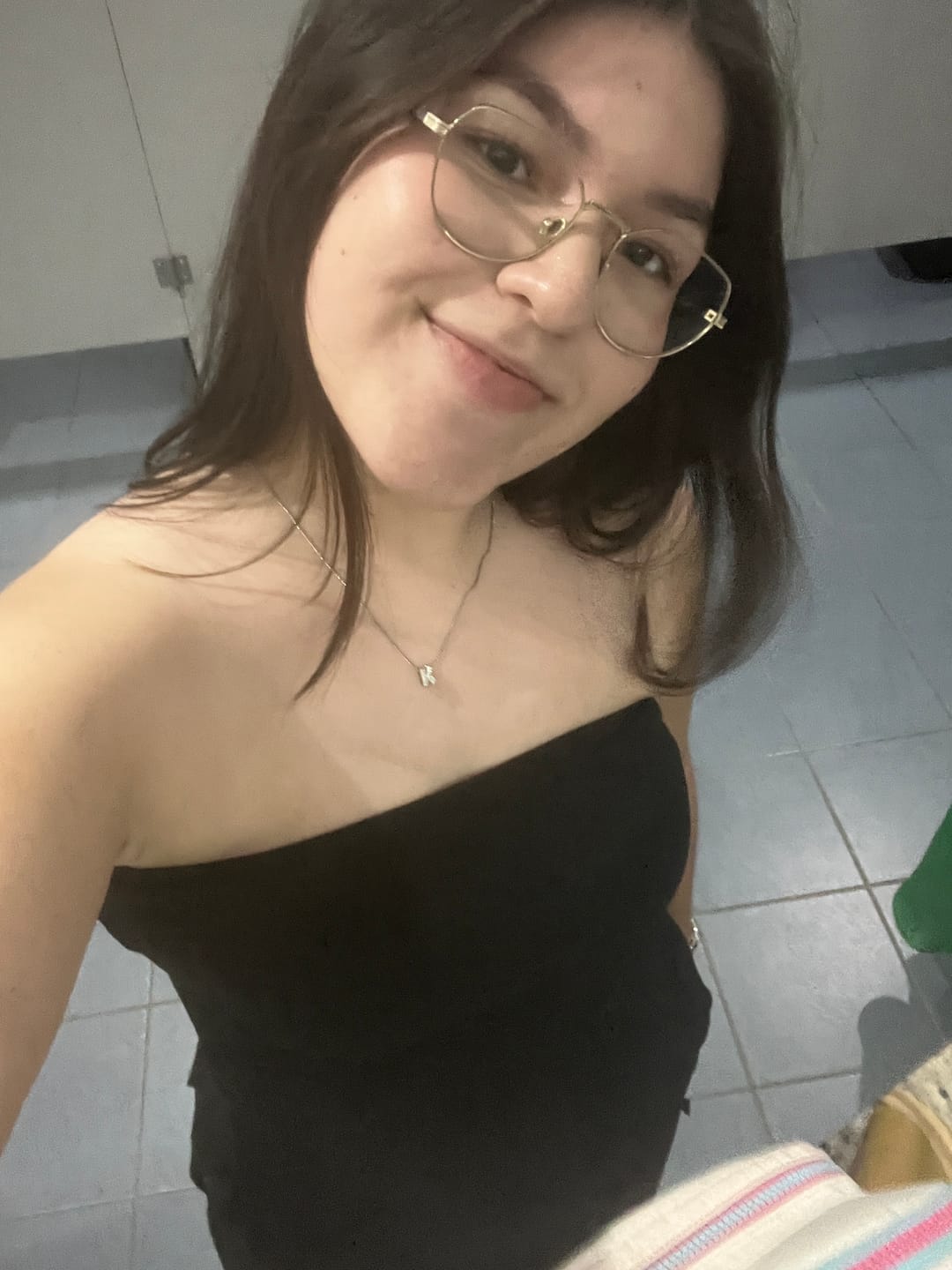 Customer photo review of Collar Plateado Inicial Mini Bubble Zirconias