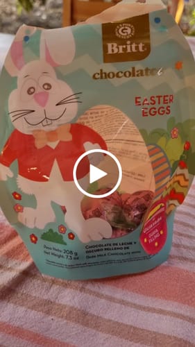 Customer video review of Huevos de Pascua Rellenos de Guayaba Cubiertos de Chocolate Britt