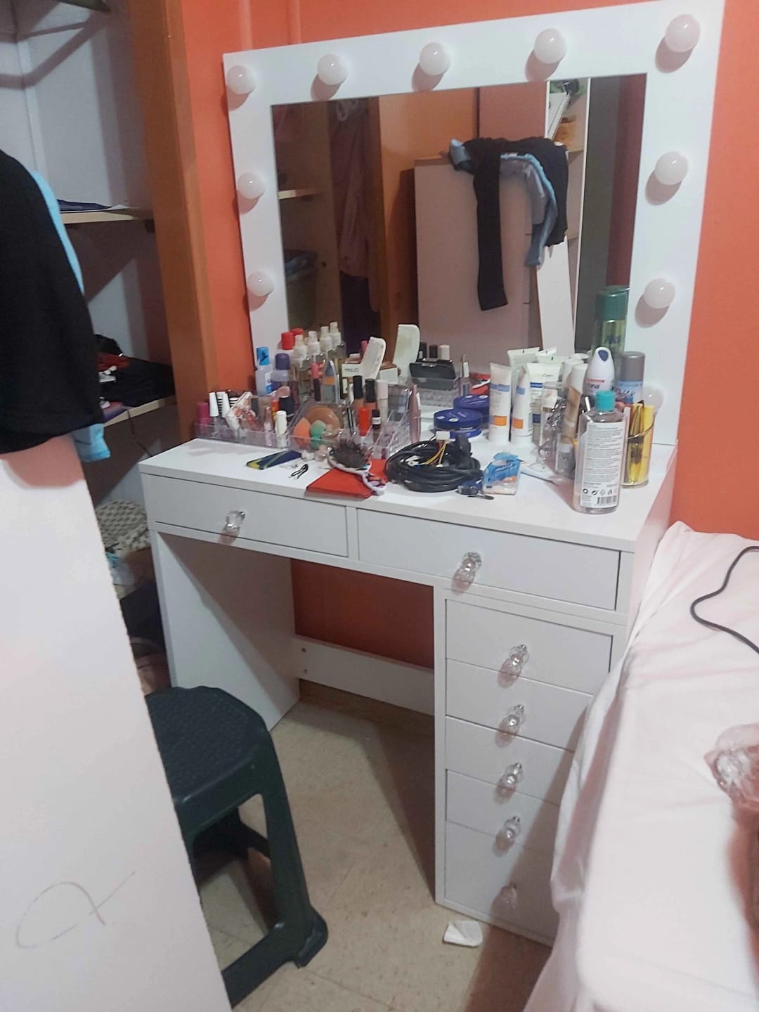 Customer photo review of Rani BJ115 Hollywood Işıklı Aynalı Kulis Makyaj Masası 7 Çekmeceli Takı Düzenleyici Beyaz