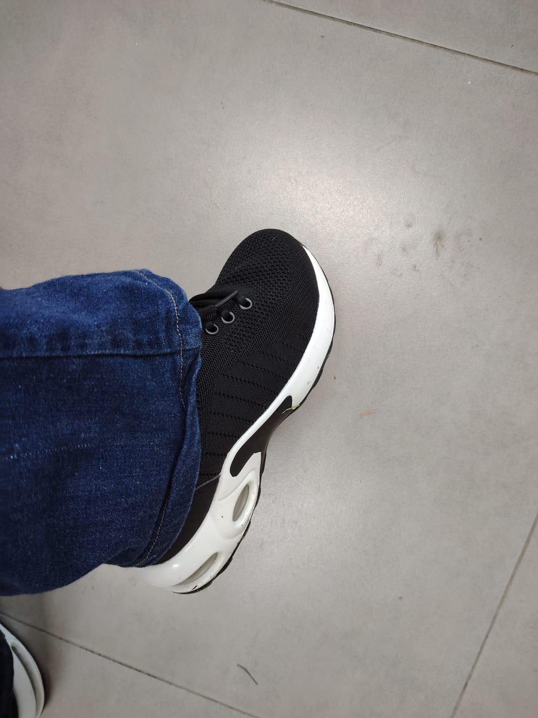 Customer photo review of Zapatilla de Seguridad Guyisa 9191 Puntera de Acero Suela de Kevlar Anti Clavos
