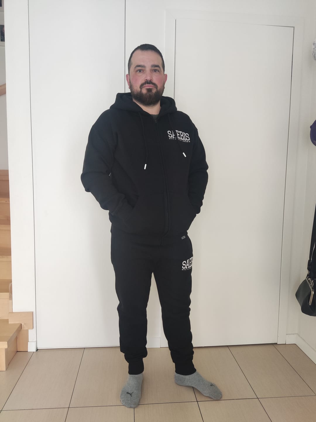 Customer photo review of Lifestyle Herren Zip Hoodie schwarz mit Stickerei by SAEBIS®