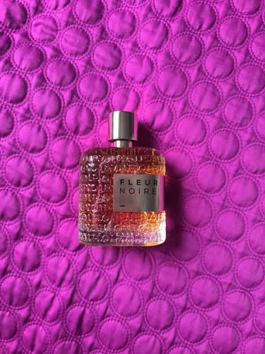 Customer photo review of FLEUR NOIRE - Eau de Parfum intense