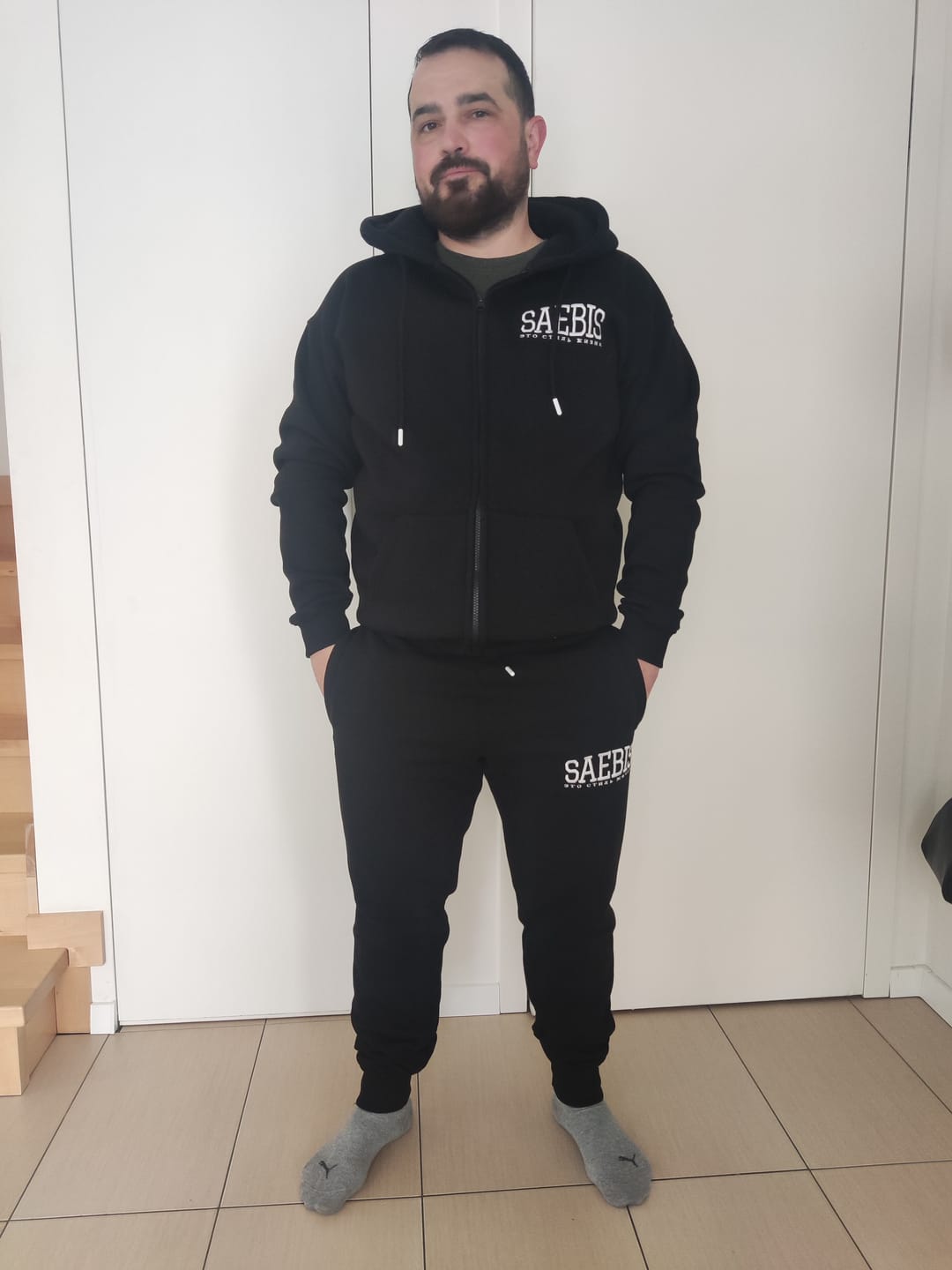 Customer photo review of Lifestyle Herren Jogginghose schwarz mit Stickerei by SAEBIS®