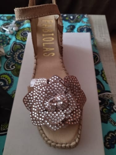 Reseña con foto de un cliente sobre Sandalia Lotus Beige
