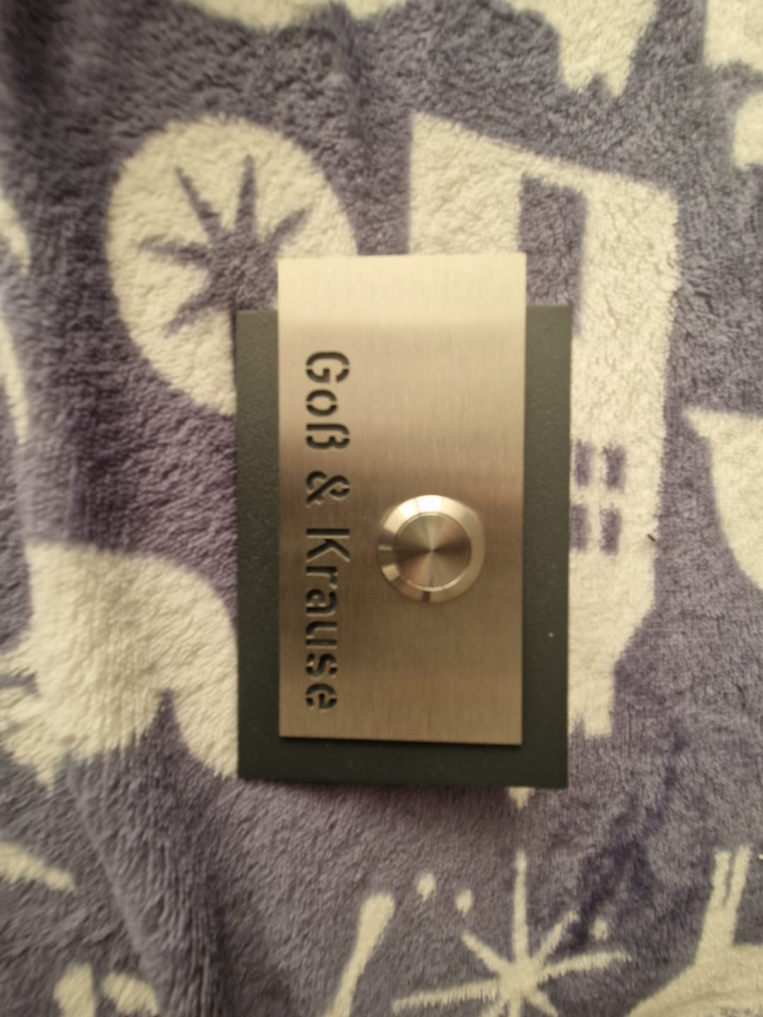 Customer photo review of AlbersDesign personalisierte Edelstahl-Klingel K5 mit 3D-Effekt in Anthrazit (RAL7016)