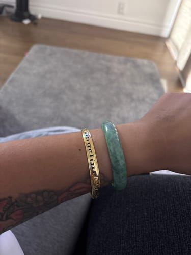 Customer photo review of Ho'omana'o Heirloom Personalized Oval Bangle [8"+]