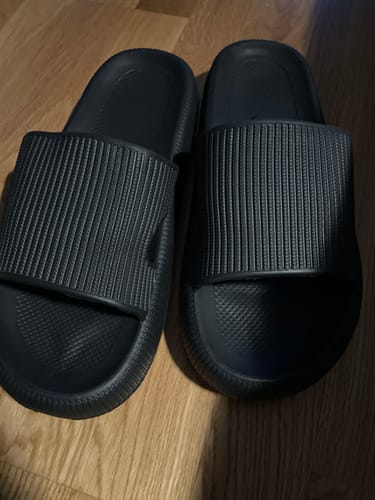 Customer photo review of HappyFlops