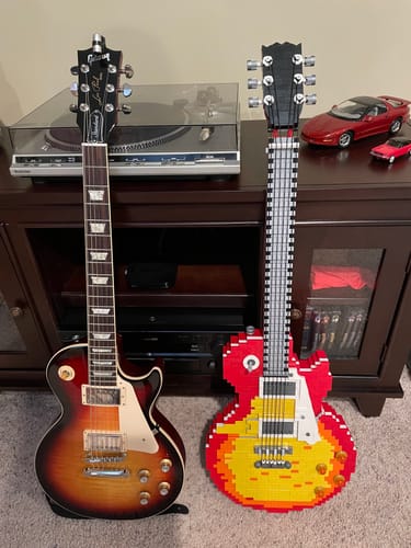 Customer photo review of 1:1 Scale Electric Guitar 2501pcs