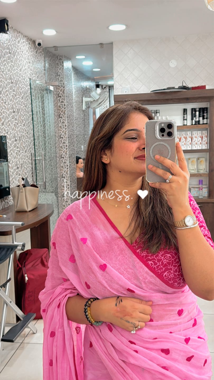 Customer photo review of Pink Love Mulmul Cotton Saree