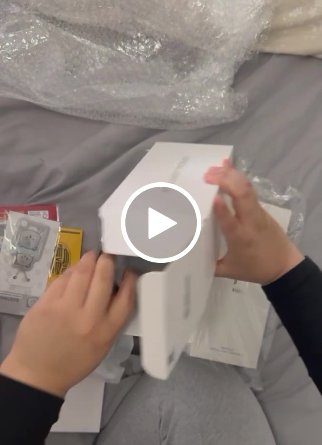 Customer video review of ENHYPEN - OFFICIAL LIGHT STICK VER.2