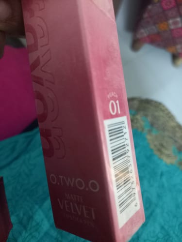 Customer photo review of O.TWO.O VELVET MATTE LIPSTICK PEN (CRAYON)