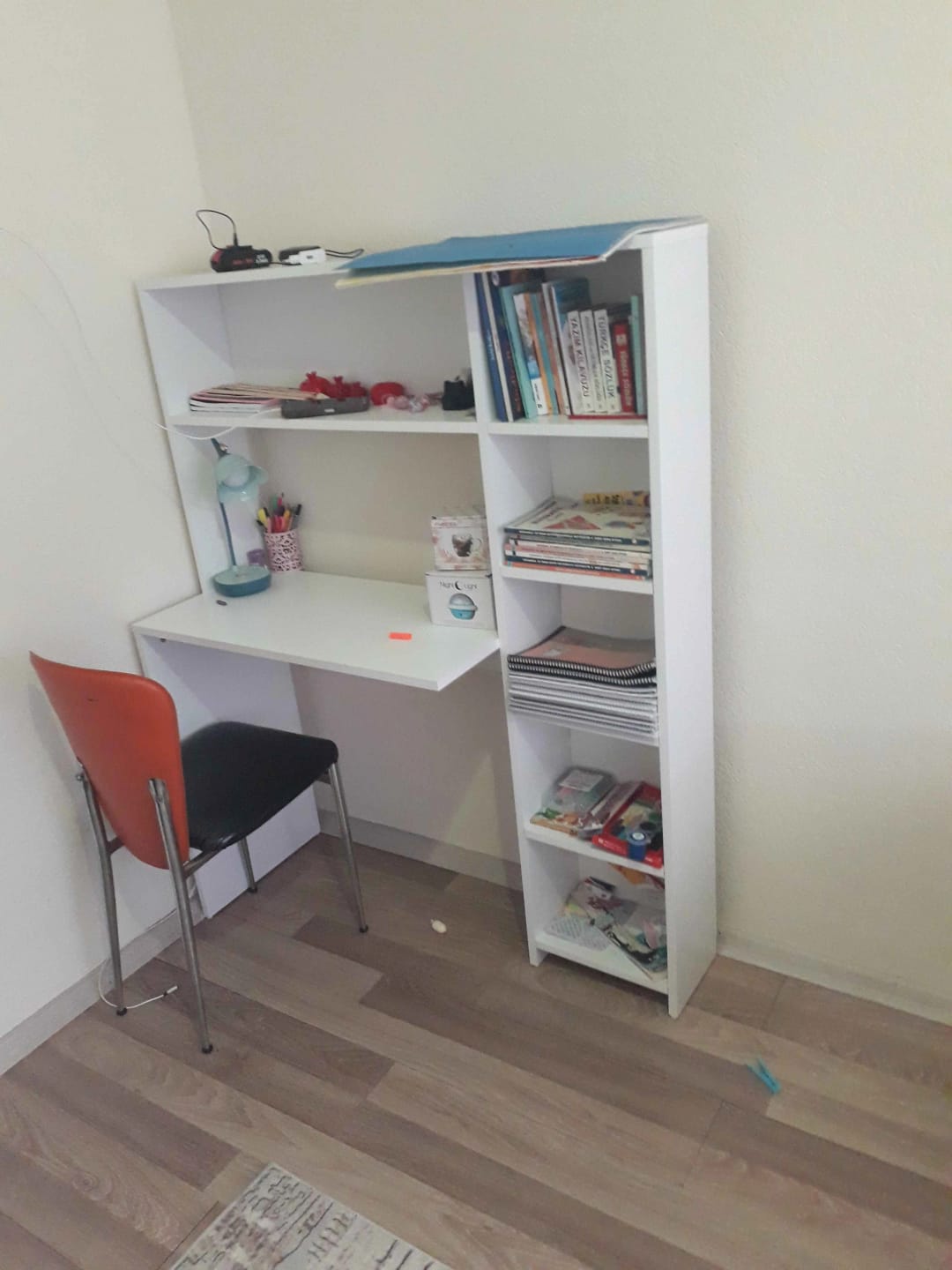 Customer photo review of Rani HA104 Kitaplıklı Raflı Bilgisayar Çalışma Masası Beyaz