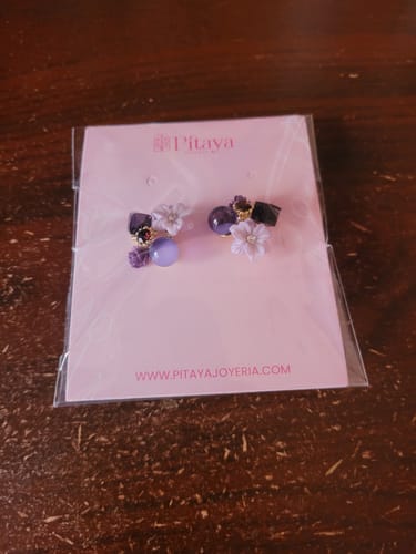 Customer photo review of Aretes Flor Lilya