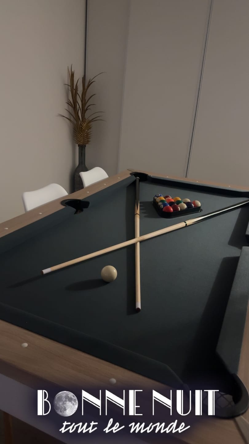 Customer photo review of Table à manger convertible en billard bicolore hêtre blanc 6ft (version final)
