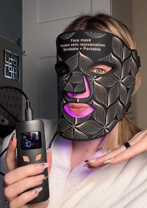 Customer photo review of LUMYHEALTH™ LED Red Light Therapy Face Mask(8 Colors)