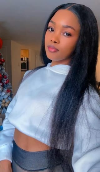 Customer photo review of MORE FACE Pre-bleached Kinky Straight Wear Go Glueless Wig 7x5 Pre-cut HD Lace Pre-plucked
