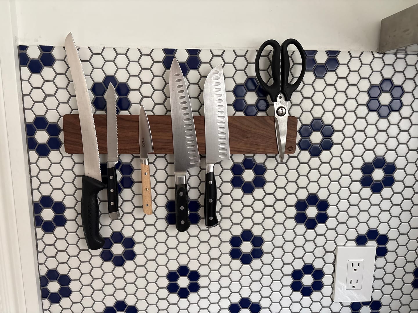 Customer photo review of Knife Rack - Walnut