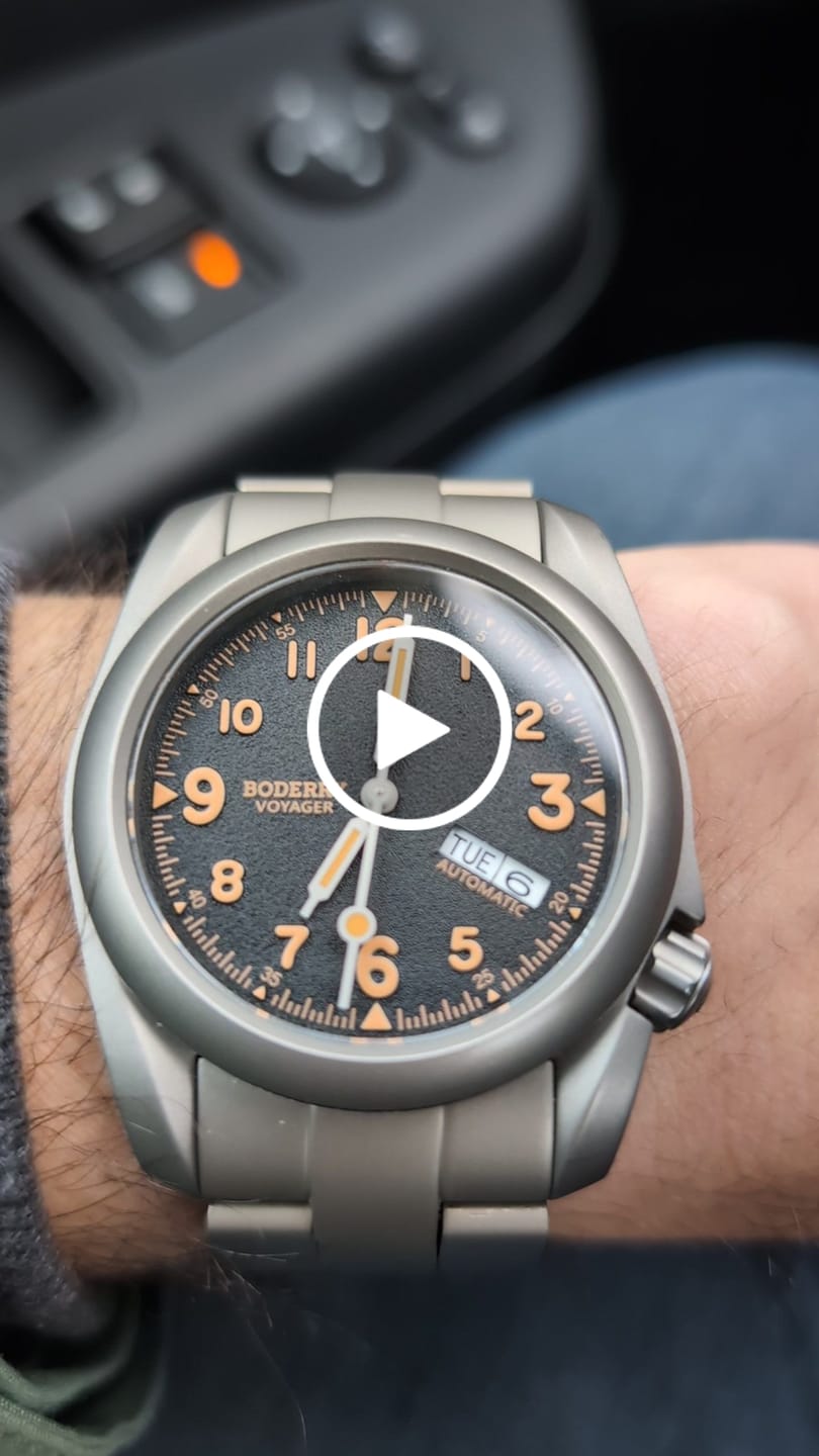 Customer video review of VOYAGER - 100M Waterproof Titanium Automatic Field Watch | Volcanic Gray-bracelet