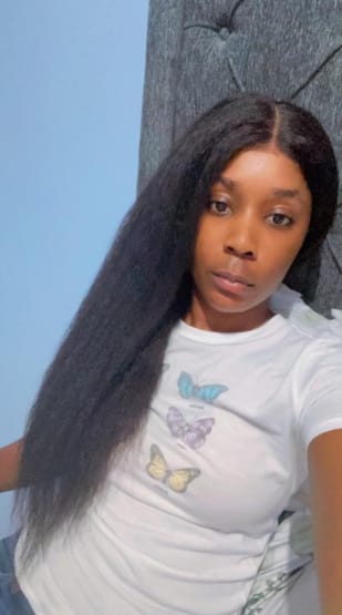 Customer photo review of MORE FACE Pre-bleached Kinky Straight Wear Go Glueless Wig 7x5 Pre-cut HD Lace Pre-plucked