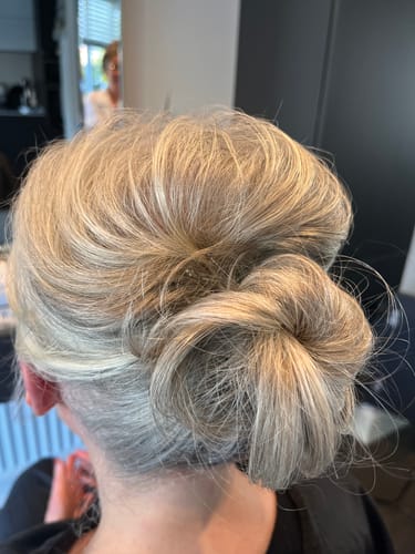 Customer photo review of Stranded Super Easy Clip-in Mum Bun #52 Light Grey