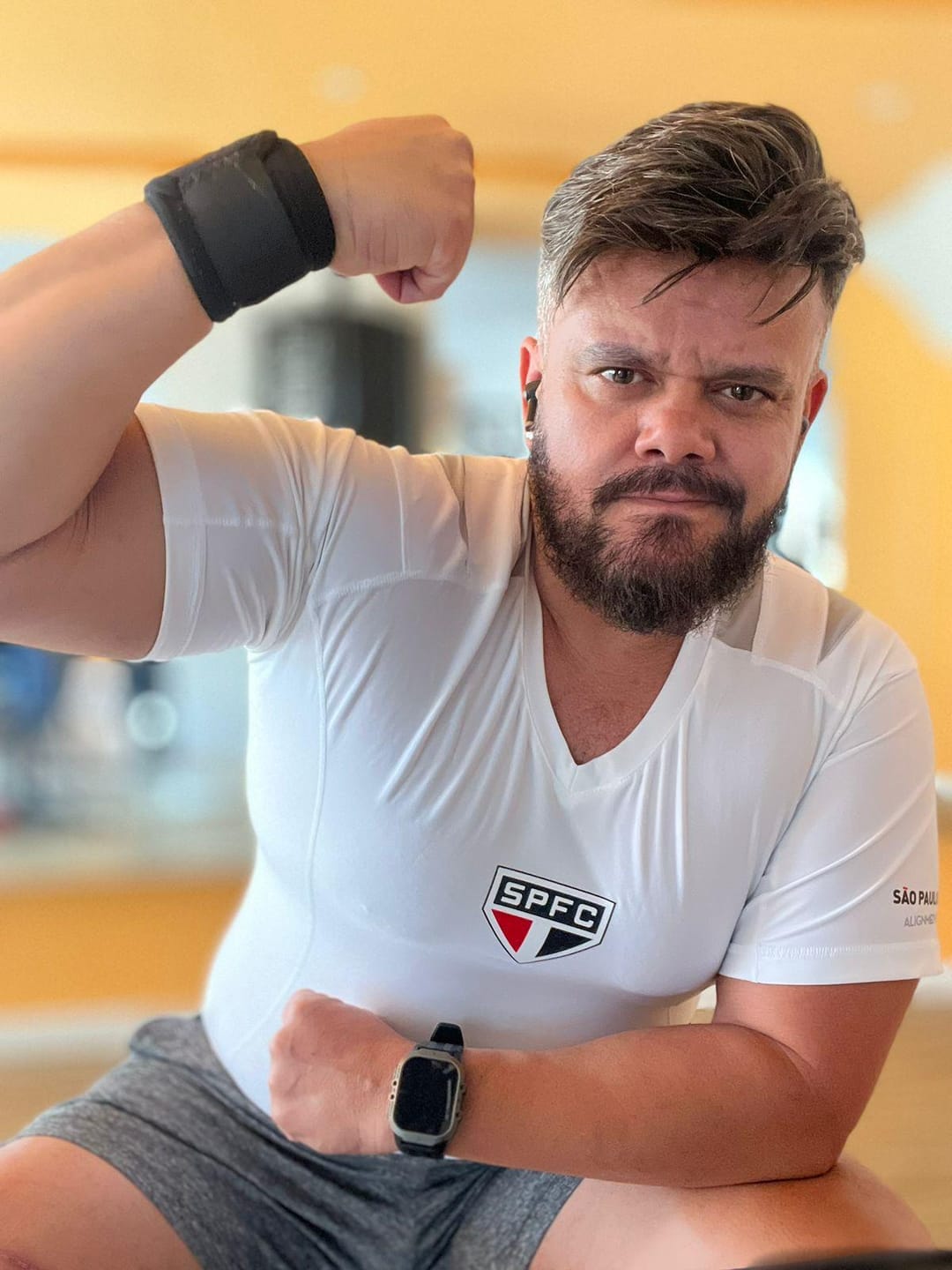 Customer photo review of SPFC - Camiseta Postural Masculina - Posture Shirt® Pullover Com Logo Na Esquerda