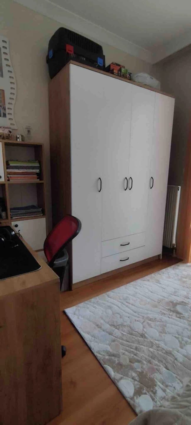 Customer photo review of Rani BA112 Geniş Gardırop Elbise Dolabı 4 Kapaklı 2 Çekmeceli 13 Raflı 1 Askılı Sepet Ceviz - Beyaz