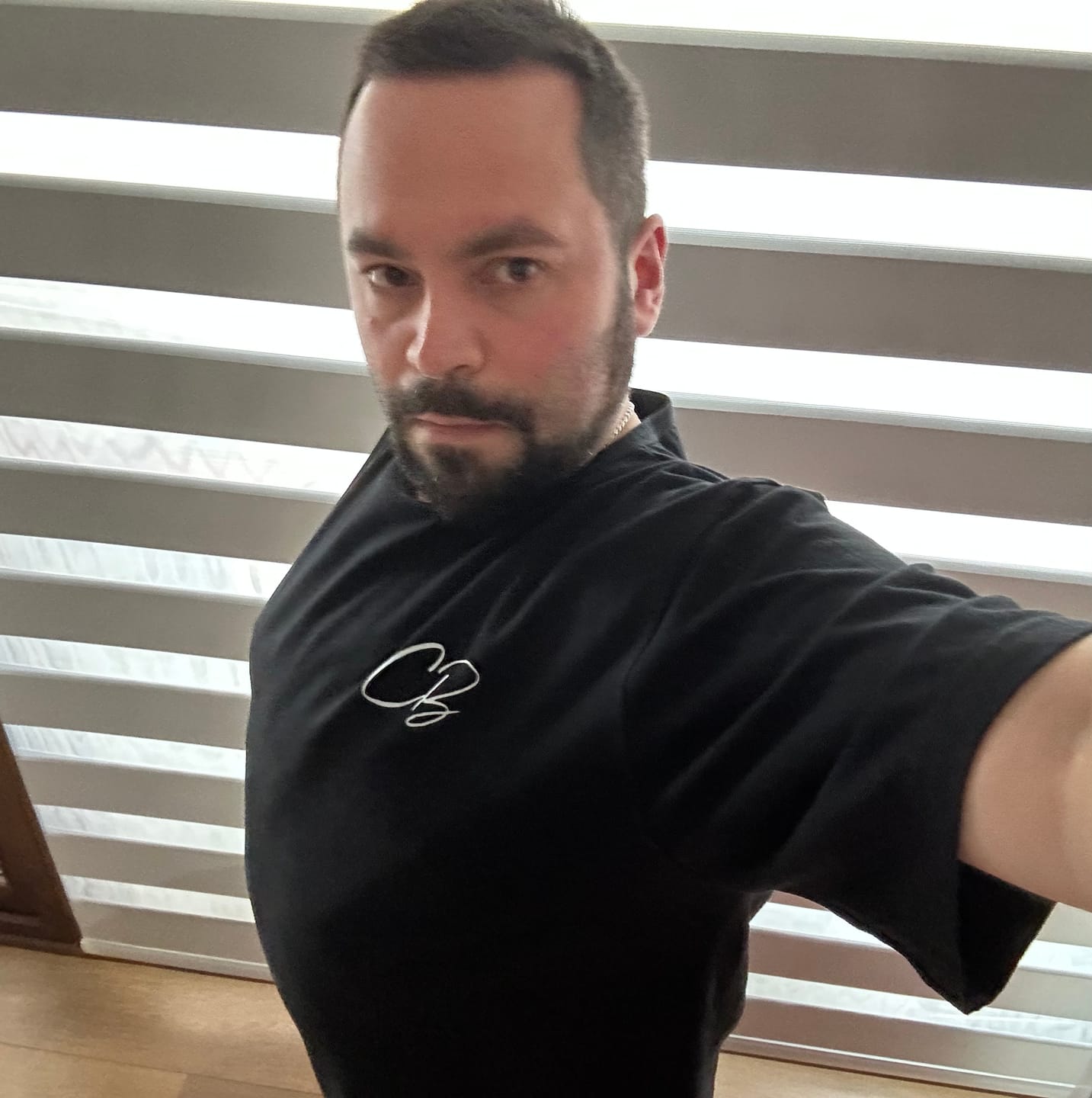 Customer photo review of POLERA BLACK & ROSES