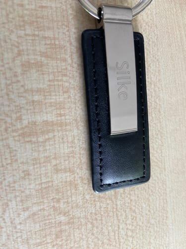 Kundenbewertung mit Foto zu Leder Schlüsselanhänger Stil mit Gravur