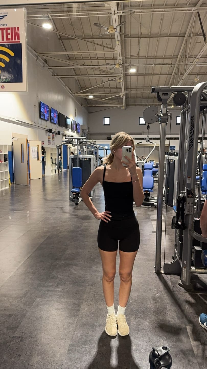 Customer photo review of The Classic Tank / Black
