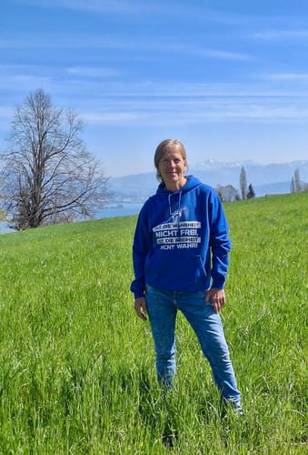 Customer photo review of HOODIE MÄDELS • WAHRHEIT & FREIHEIT