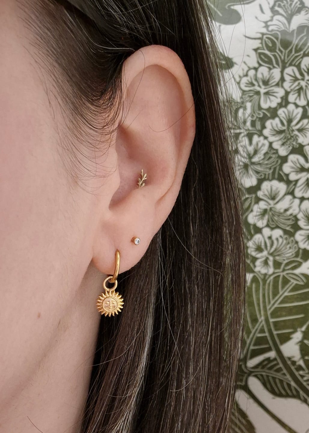 Customer photo review of Solitaire Threadless Cartilage Stud