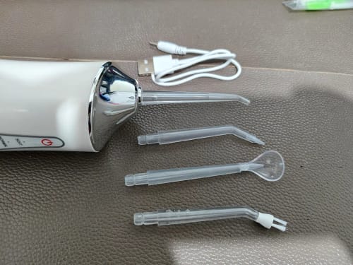 Yina L. review of Irrigador Oral Recargable image 1 out of 1