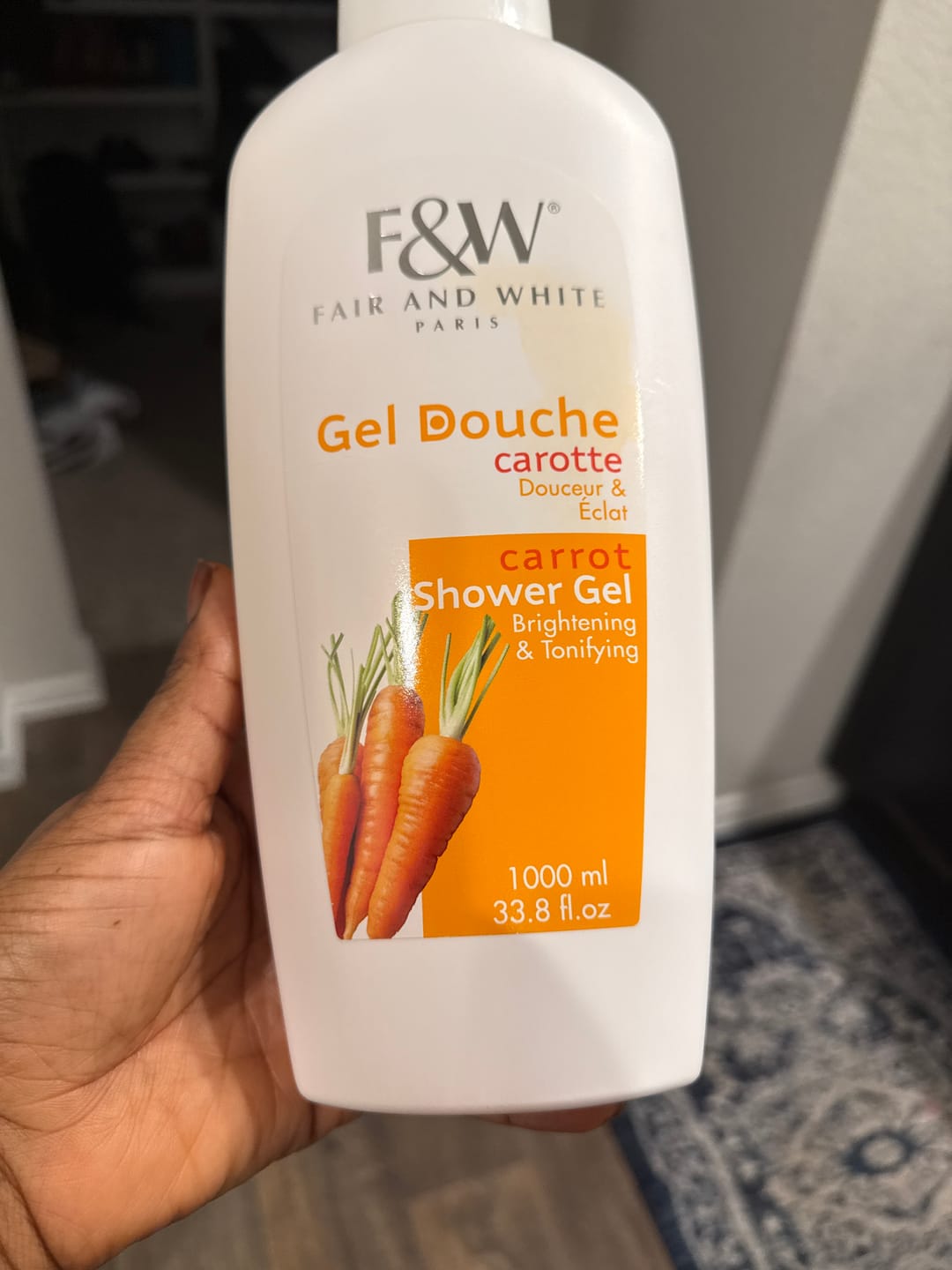 Customer photo review of Fair and White Carrot Shower Gel With Pomegranate And Melon Extracts (Jumbo-1000ml / 33.81 fl Oz)