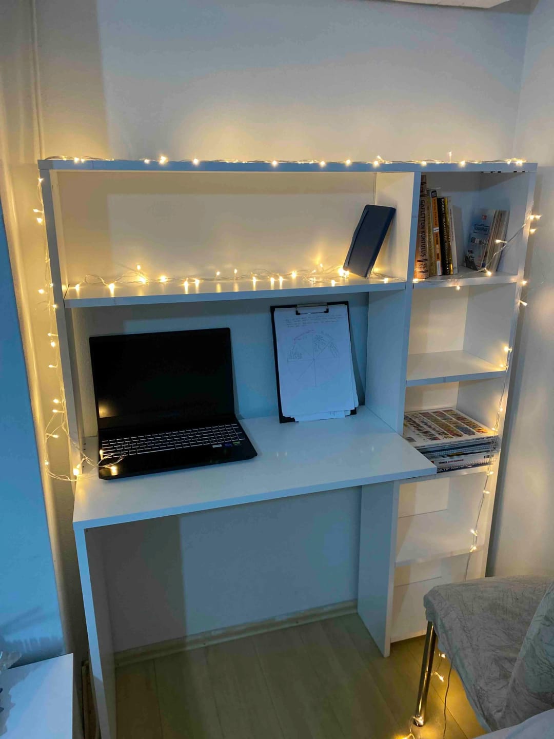 Customer photo review of Rani HA104 Kitaplıklı Raflı Bilgisayar Çalışma Masası Beyaz